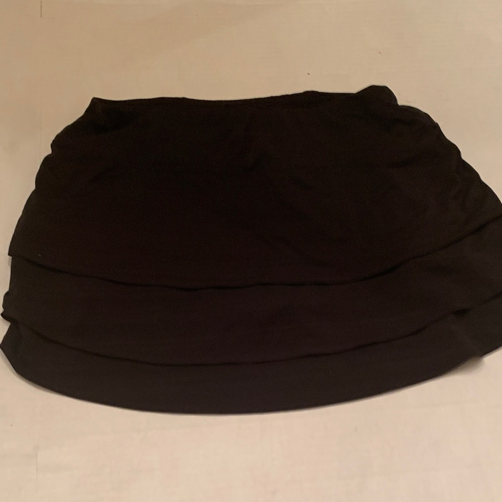 Athleta Black Athletic Skirt with built in shorts. Size Medium Tall VGUC